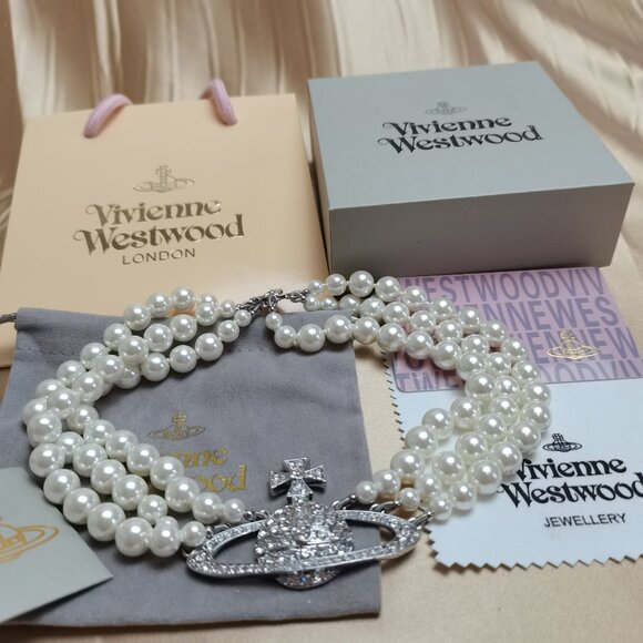 Vivienne Westwood Three Row Pearl Bas Relief Choker - Picture 8 of 14
